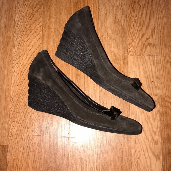 Ann Klein Brown Suede Shoe - Picture 3 of 6